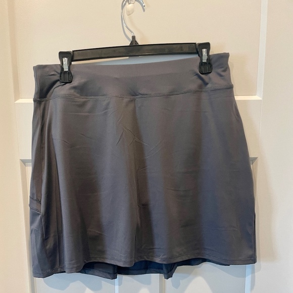 Women's Activewear Skirt, Gray, L, EUC, Pleat on back - Picture 1 of 11